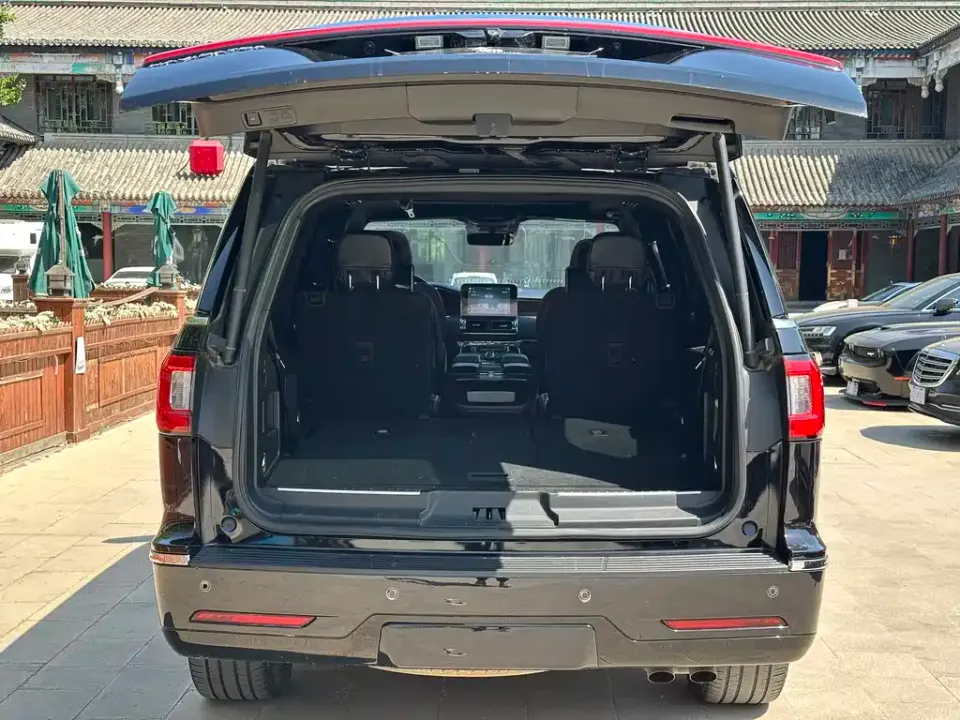 Lincoln Navigator