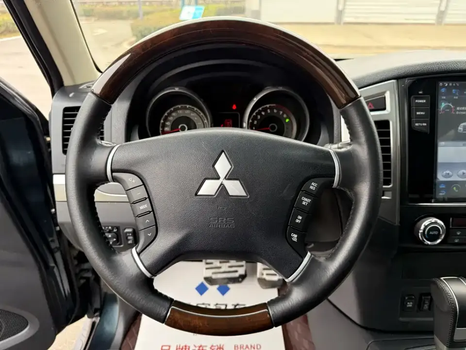 Mitsubishi Pajero (Import)