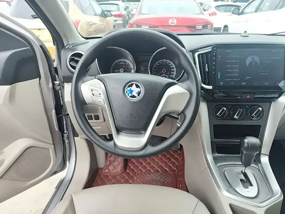 Venucia T70