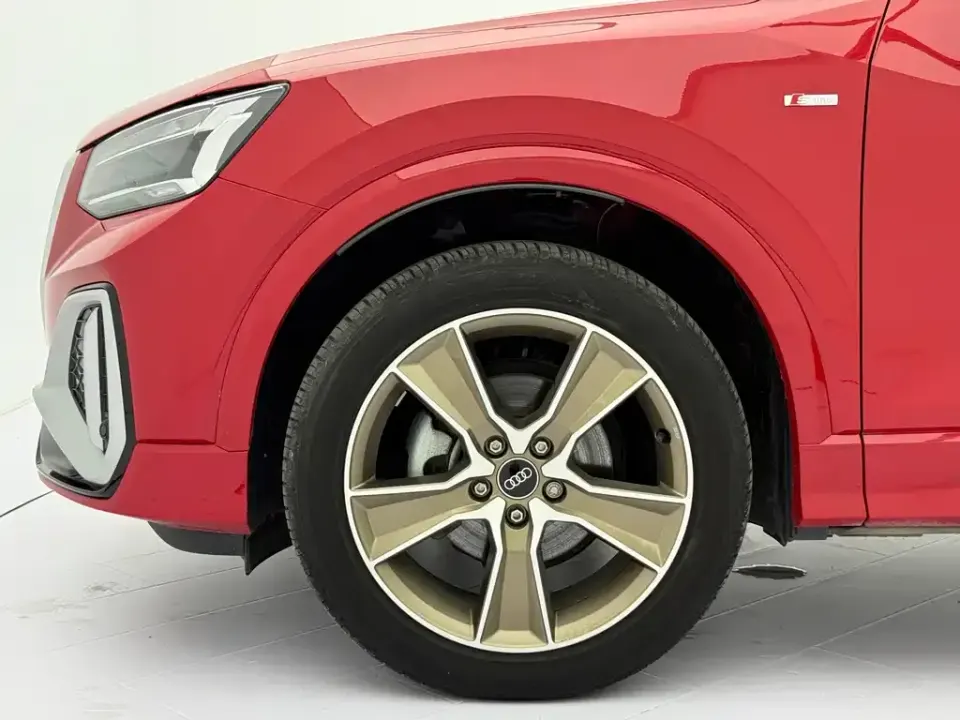 Audi Q2L