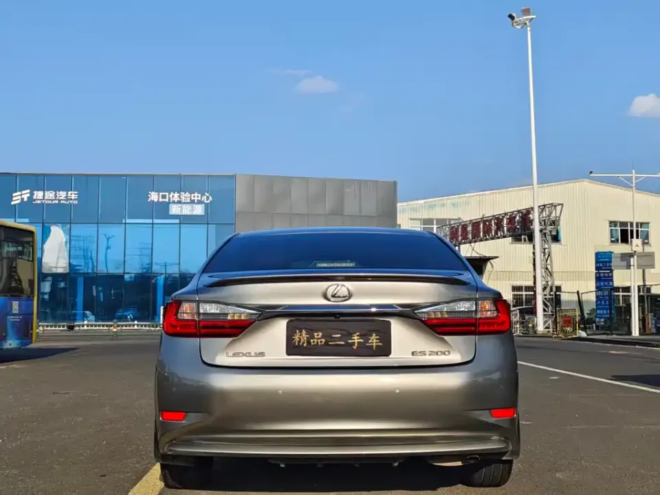 Lexus ES