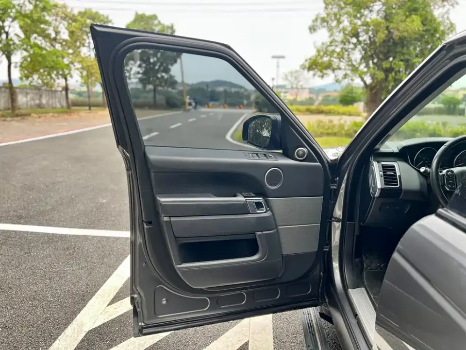 Land Rover Sport