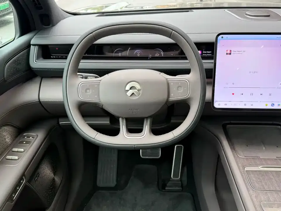 Nio ES8