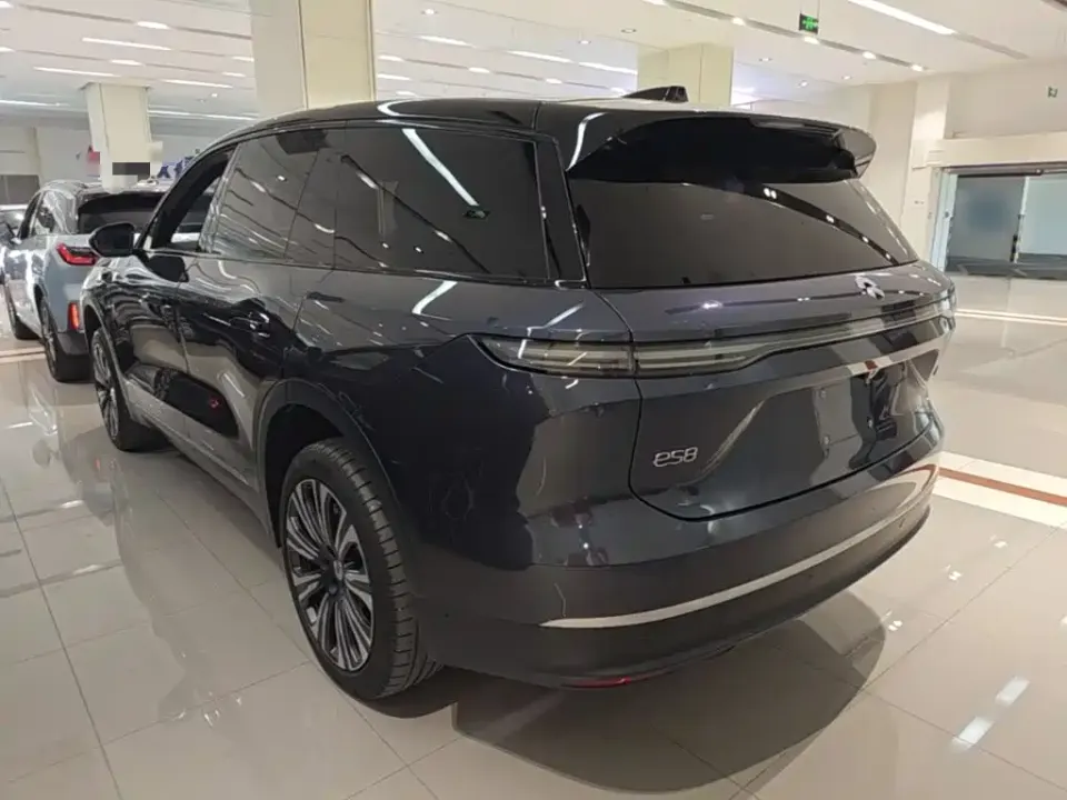 Nio ES8