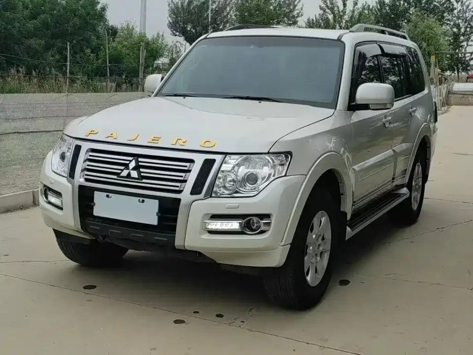 Mitsubishi Pajero (Import)