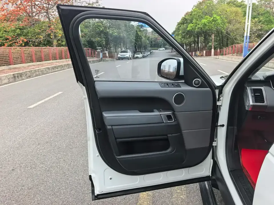Land Rover Sport