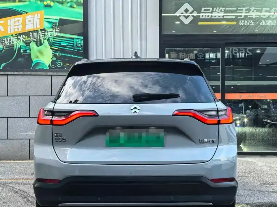 Nio ES8