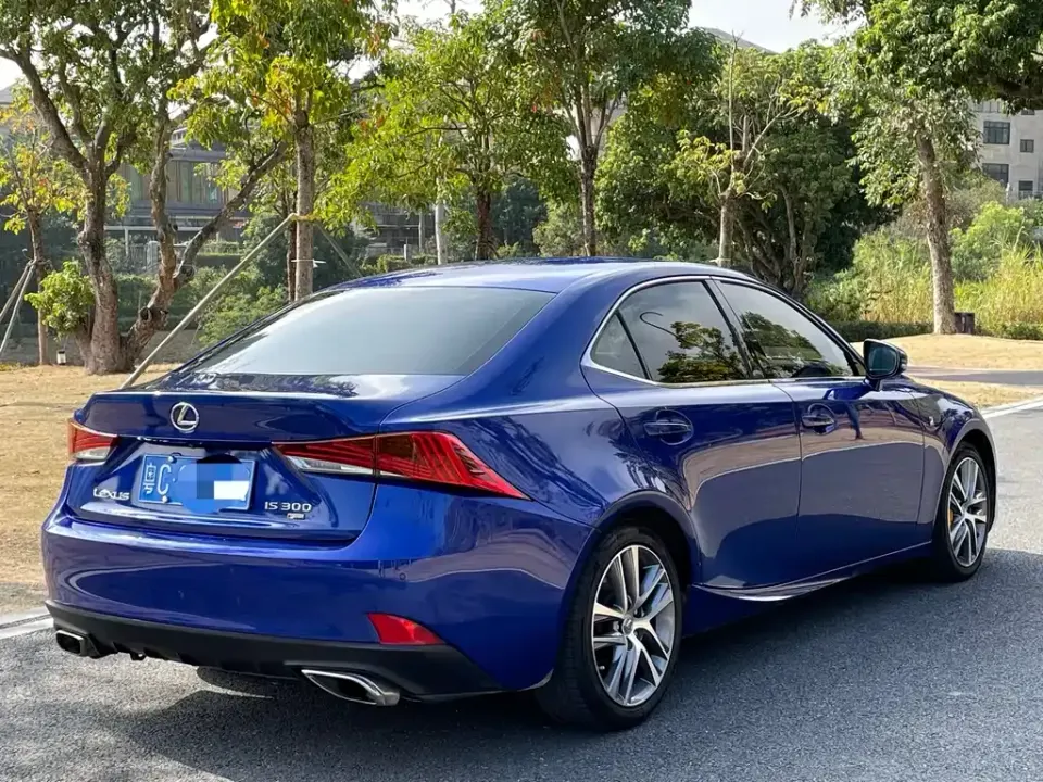 Lexus IS