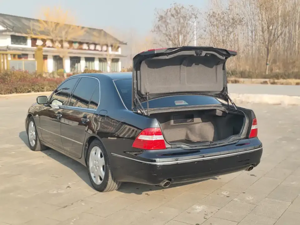 Lexus LS
