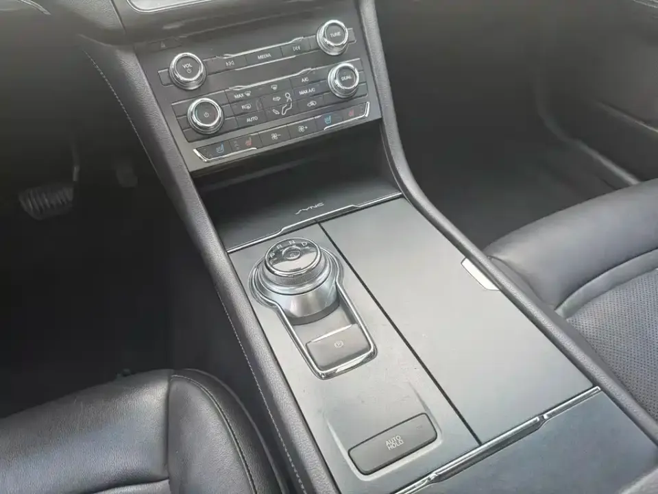 Ford Taurus