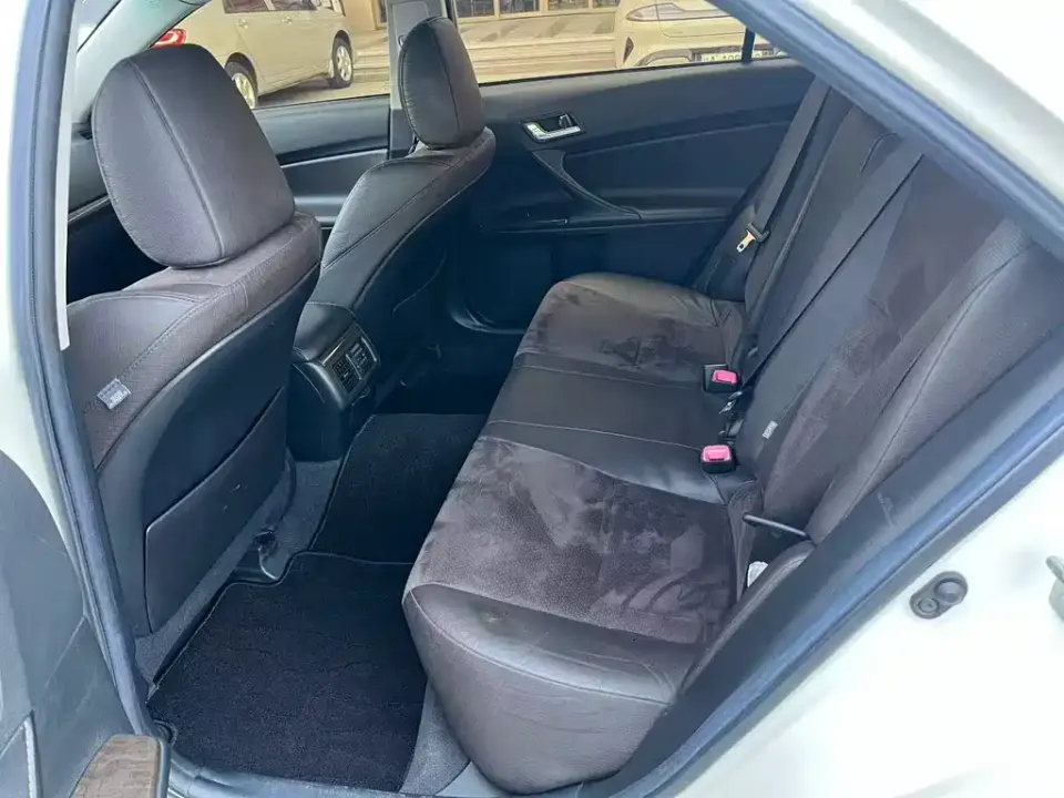 Toyota Reiz