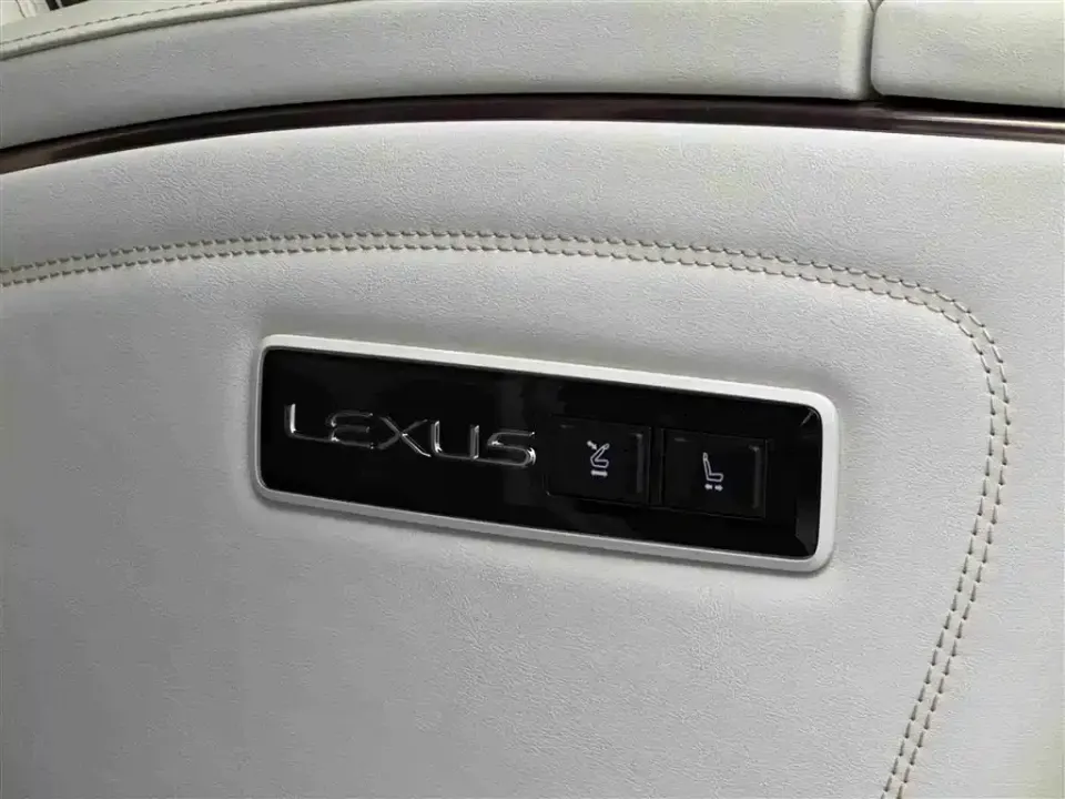 Lexus LM