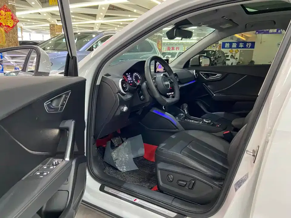 Audi Q2L