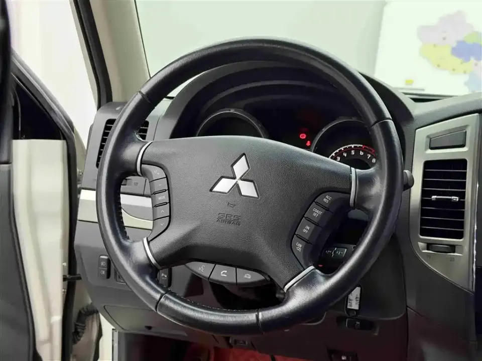 Mitsubishi Pajero (Import)