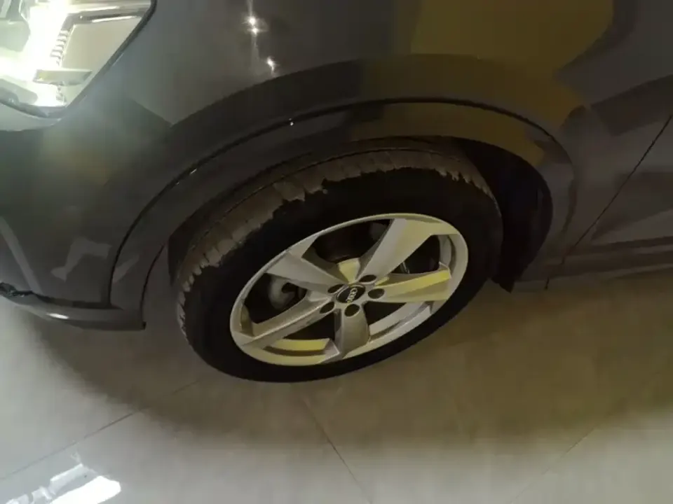 Audi Q2L