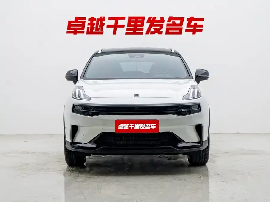 Lynk & Co 06
