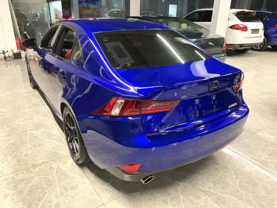 Lexus IS