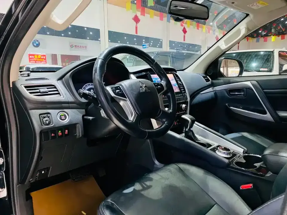 Mitsubishi Pajero Sport (Import)
