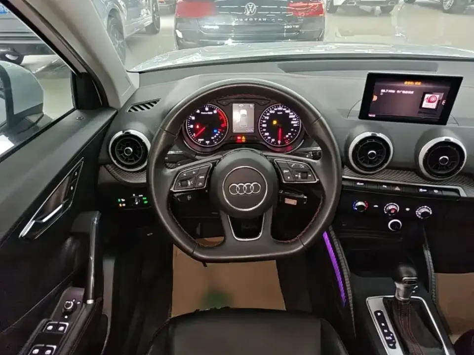 Audi Q2L