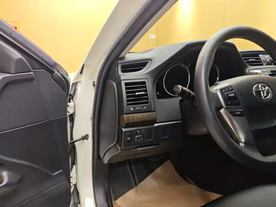 Toyota Reiz