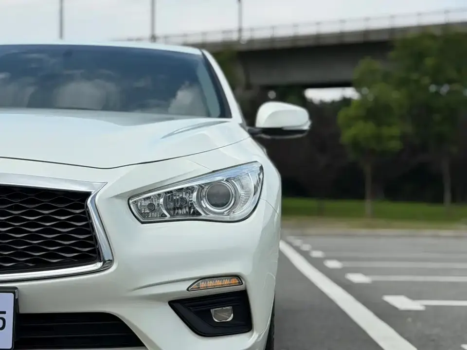 Infiniti Q50L