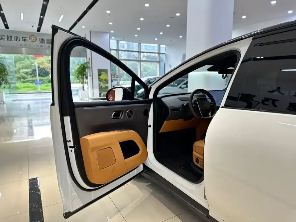 Li Li i8