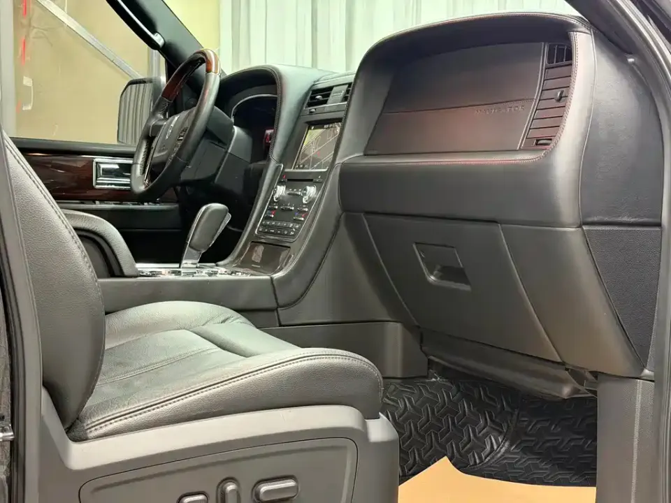 Lincoln Navigator