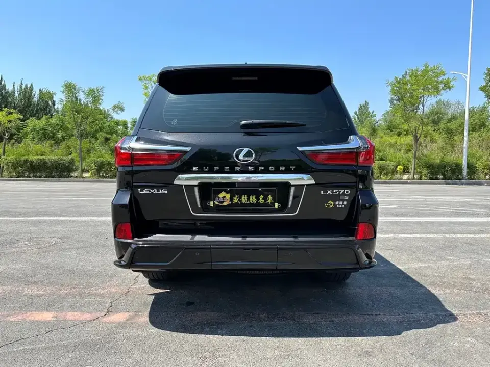 Lexus LX