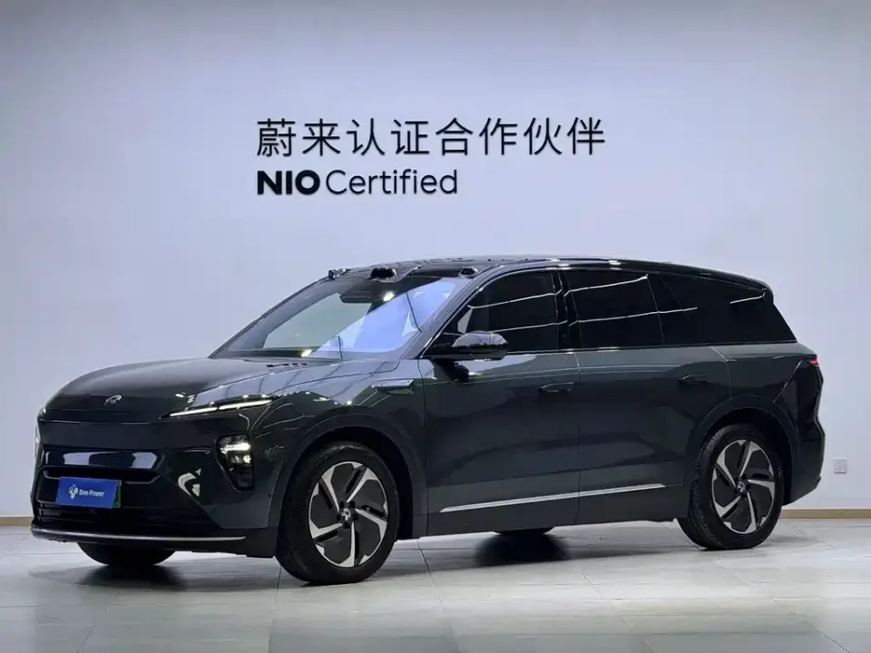 Nio ES8
