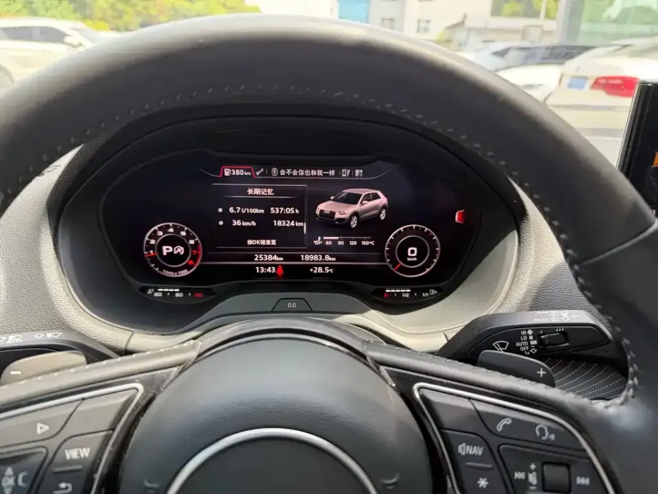 Audi Q2L