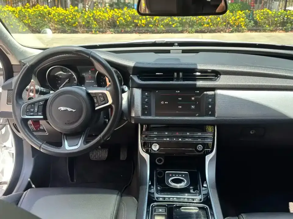 Jaguar XFL