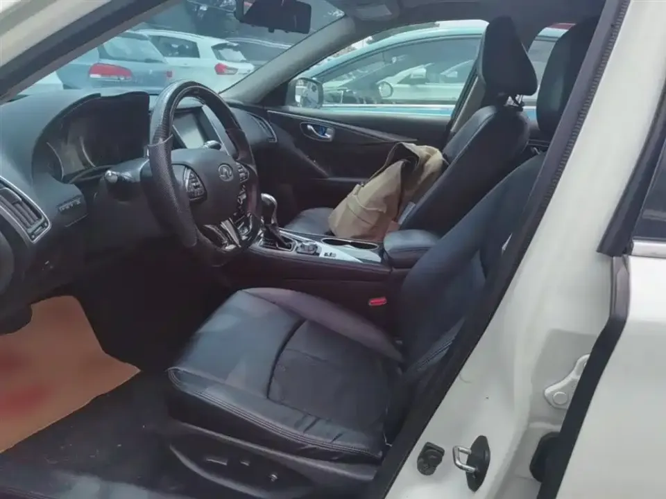 Infiniti Q50L