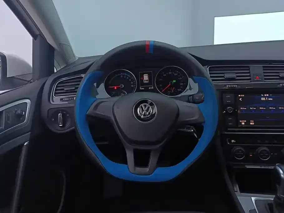 Volkswagen Golf EV