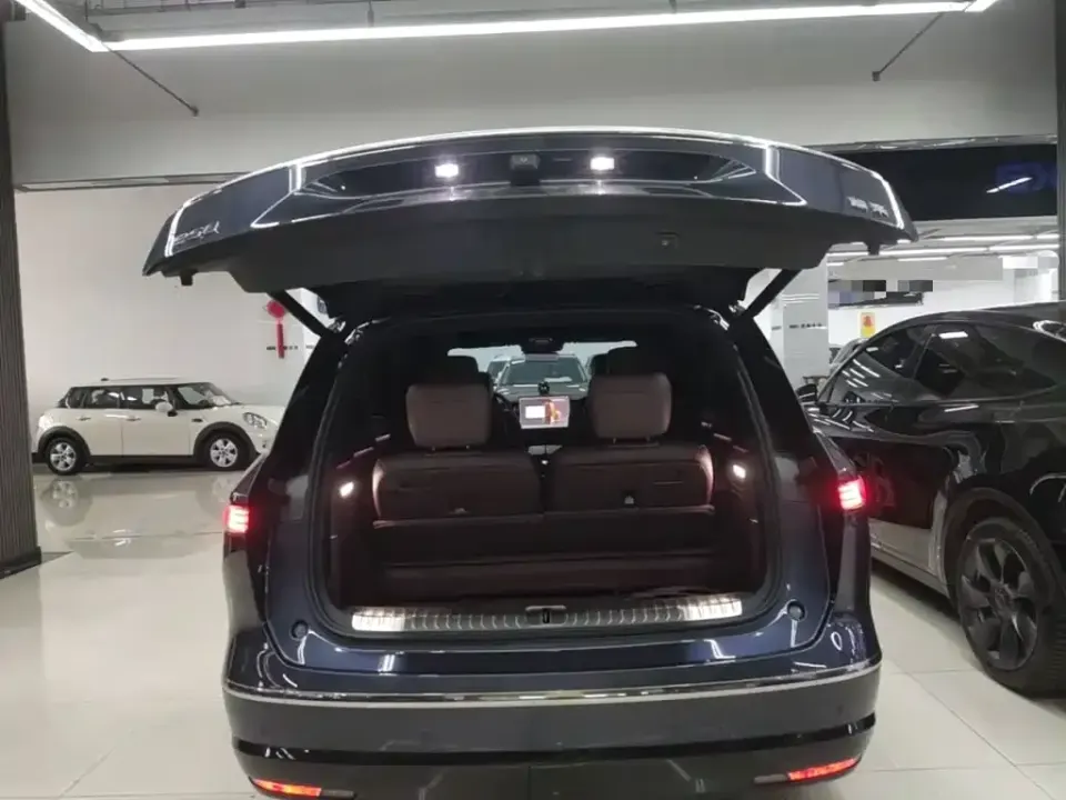 Nio ES8