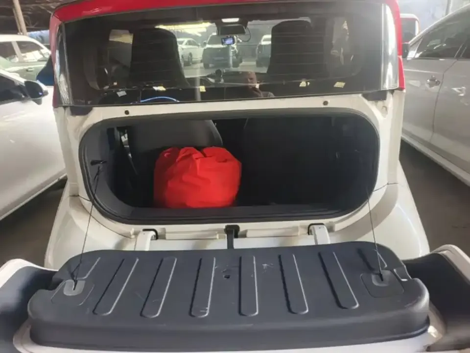 Baojun E200