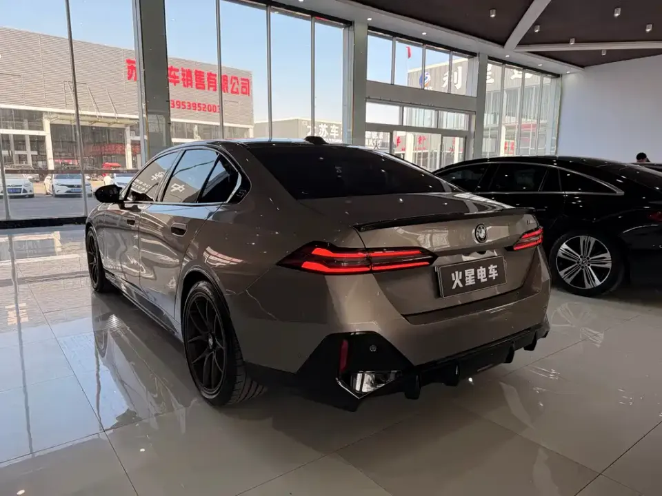 BMW i5 M60