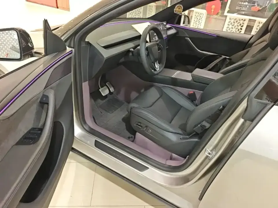 Tesla Model Y L