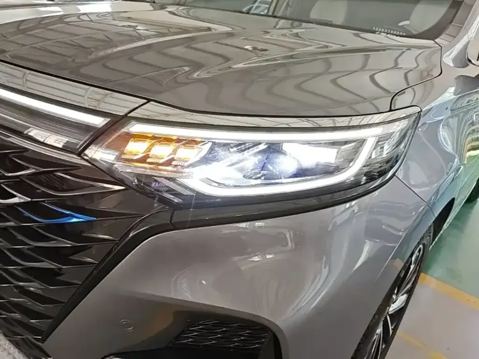 Roewe iMAX8