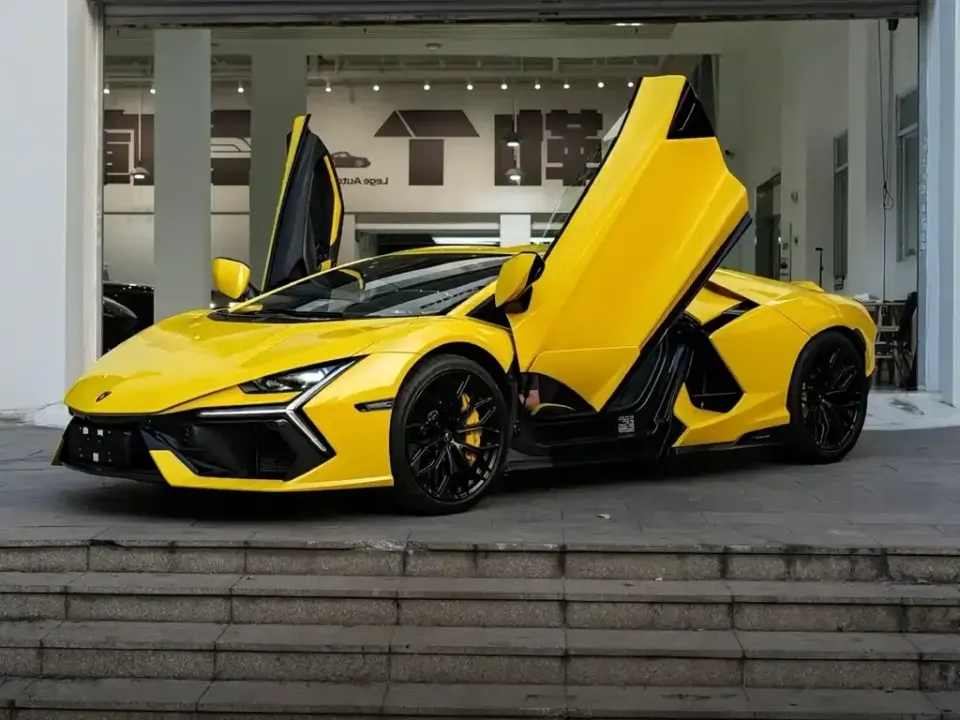 Lamborghini Revuelto