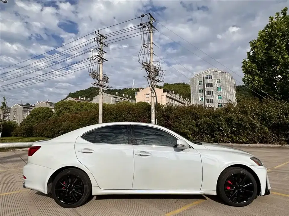 Lexus IS