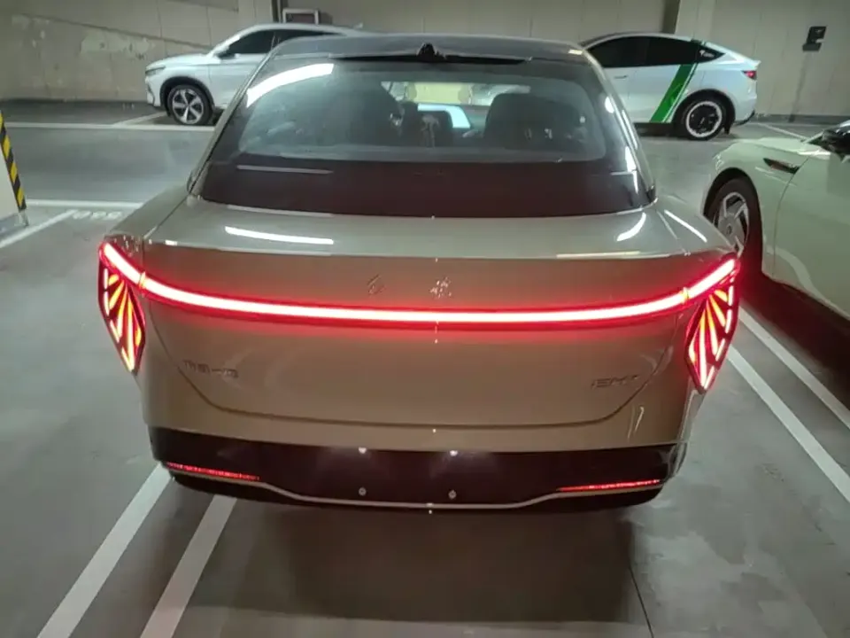 Hongqi Hongqi EH7