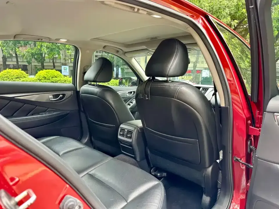 Infiniti Q50L