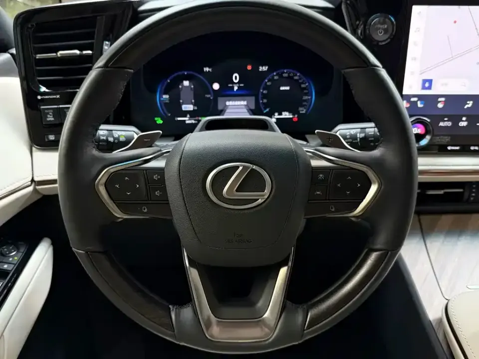 Lexus LM