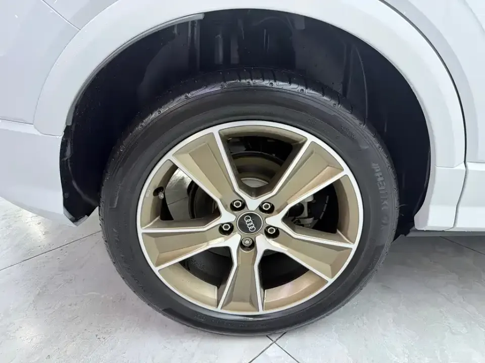 Audi Q2L