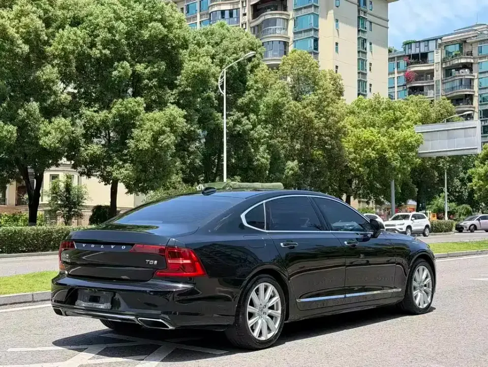 Volvo S90