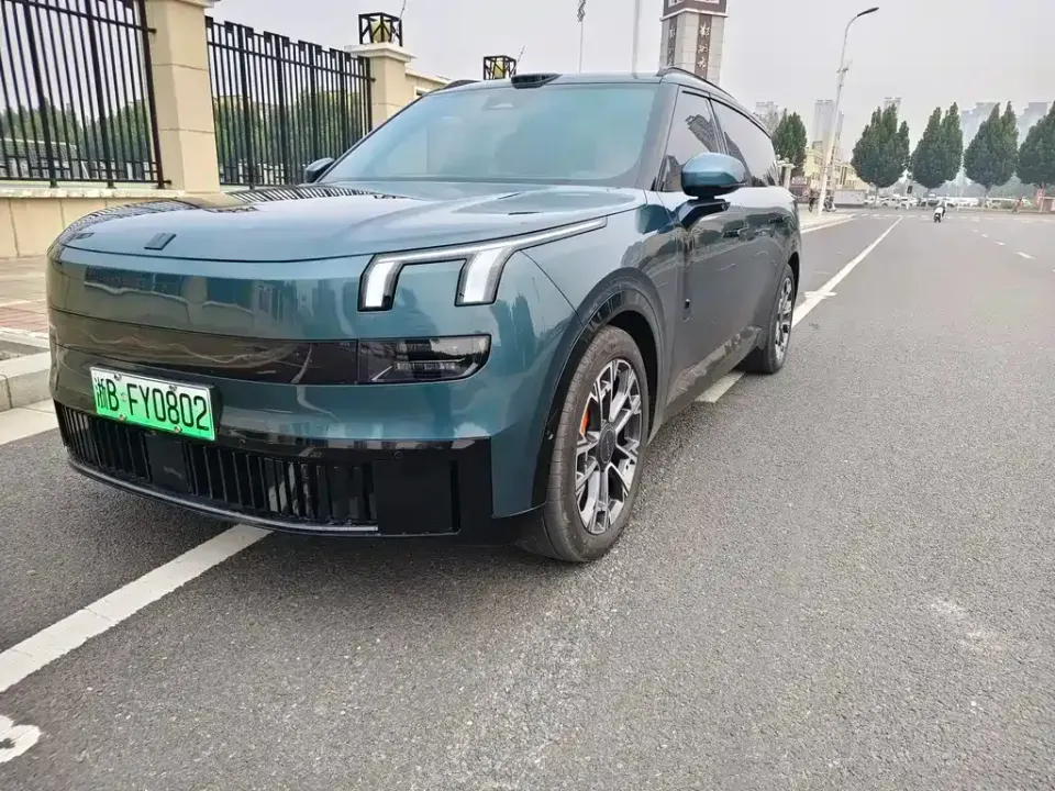 Lynk & Co 900