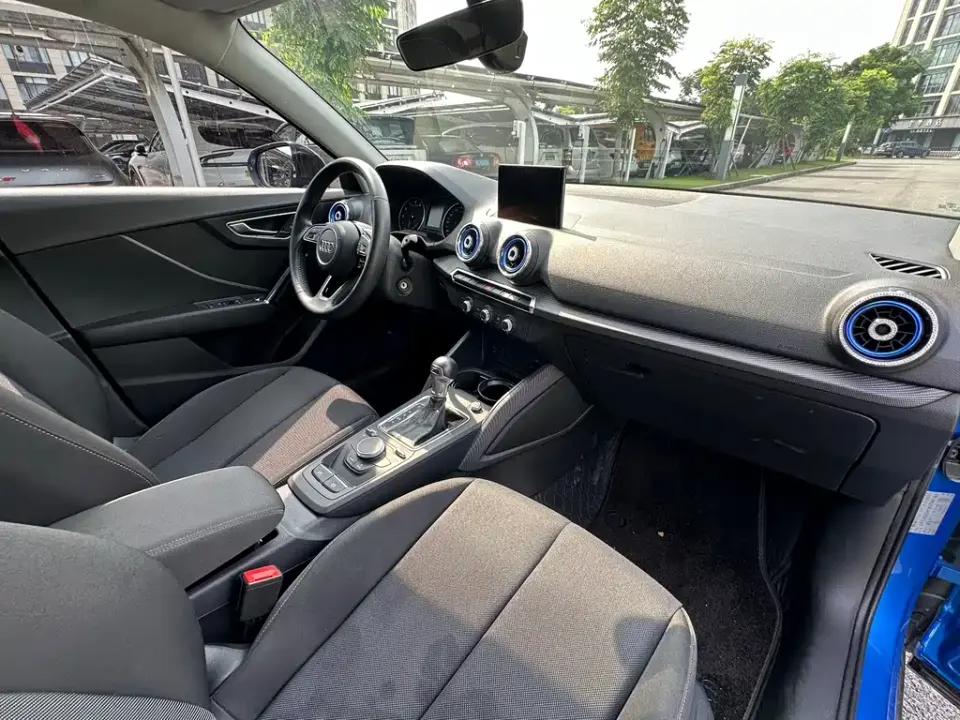 Audi Q2L