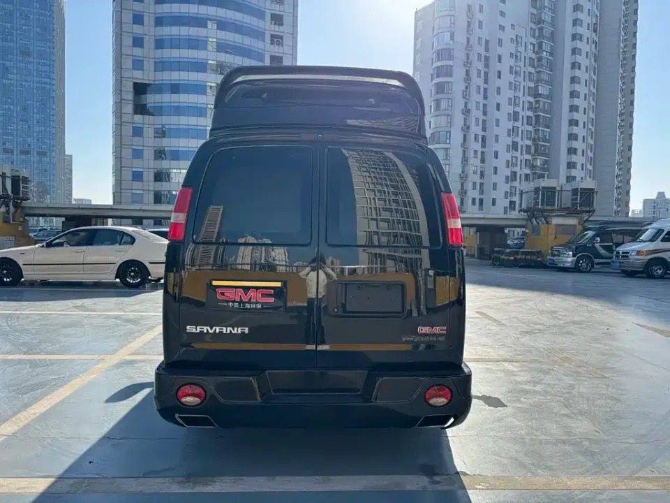 GMC Savana