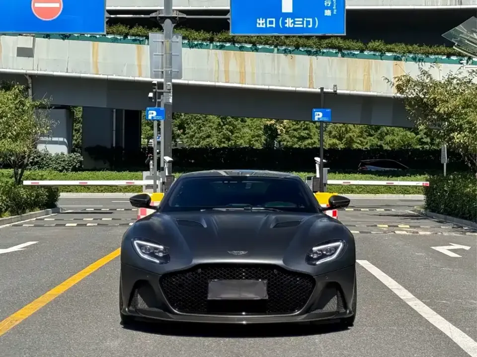 Aston Martin DBS