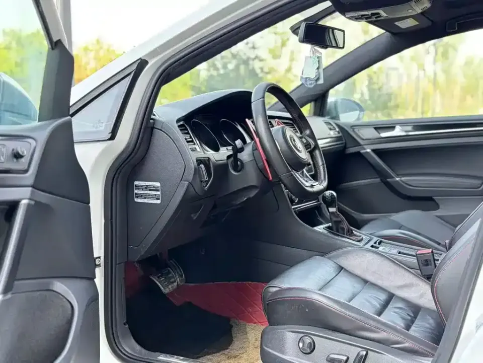 Volkswagen Golf GTI